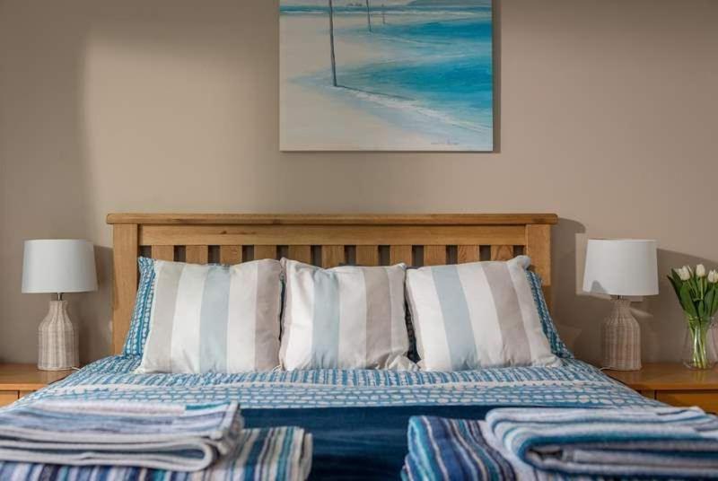Cosy Beachfront Retreat With Stunning Sea Views & Free Access To A Local Indoor Pool Talland Екстер'єр фото