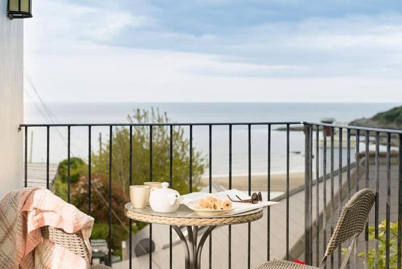 Cosy Beachfront Retreat With Stunning Sea Views & Free Access To A Local Indoor Pool Talland Екстер'єр фото