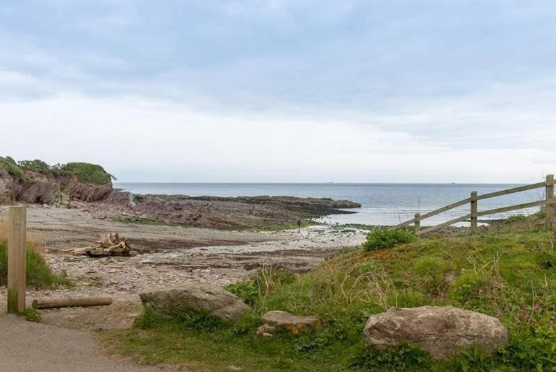 Cosy Beachfront Retreat With Stunning Sea Views & Free Access To A Local Indoor Pool Talland Екстер'єр фото